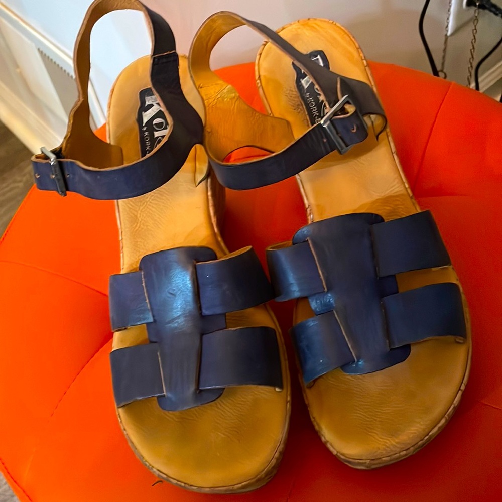 Korks platform sandal in denim blue leather